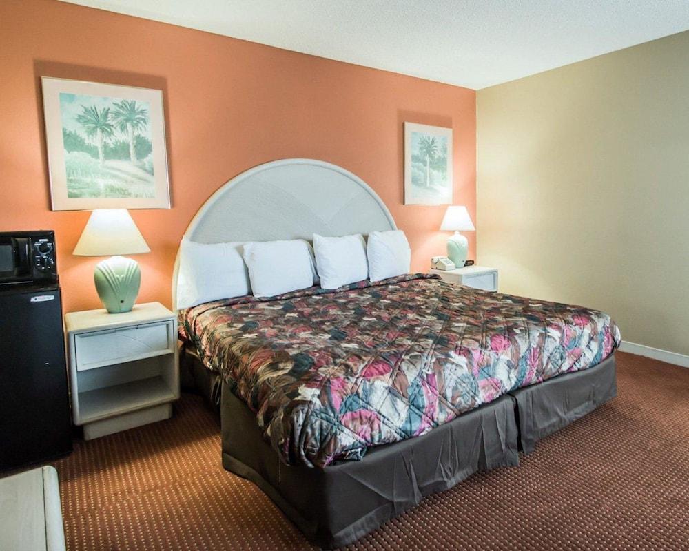 Rodeway & Hotel