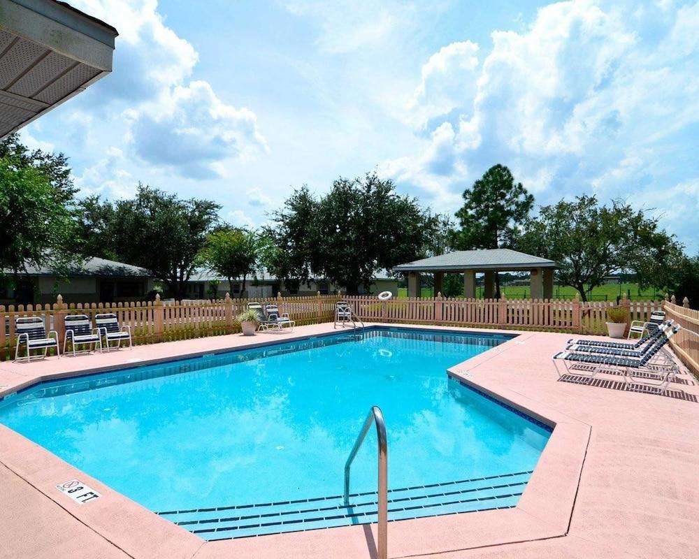 Hotel Rodeway &